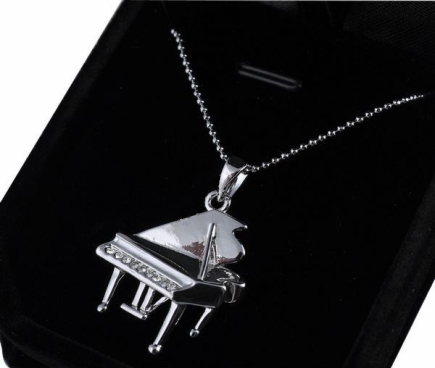 fortepian naszyjnik.png